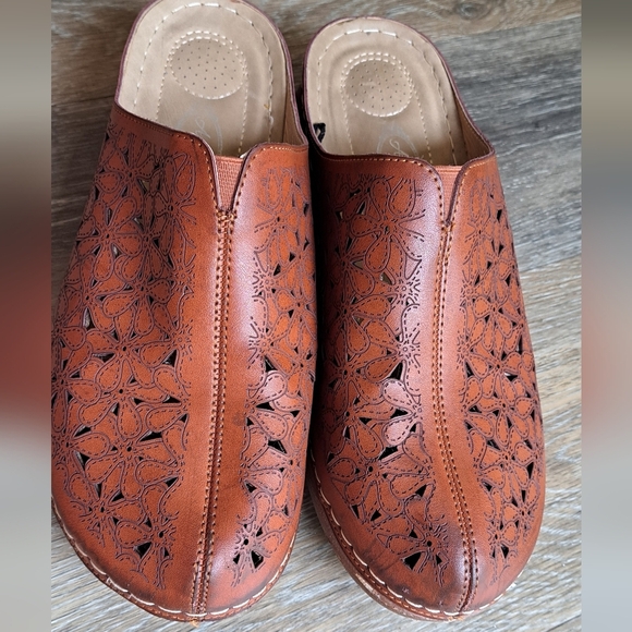 Atalina Brown Floral Laser Cut Mules Slip On shoes size 11W - Picture 4 of 8